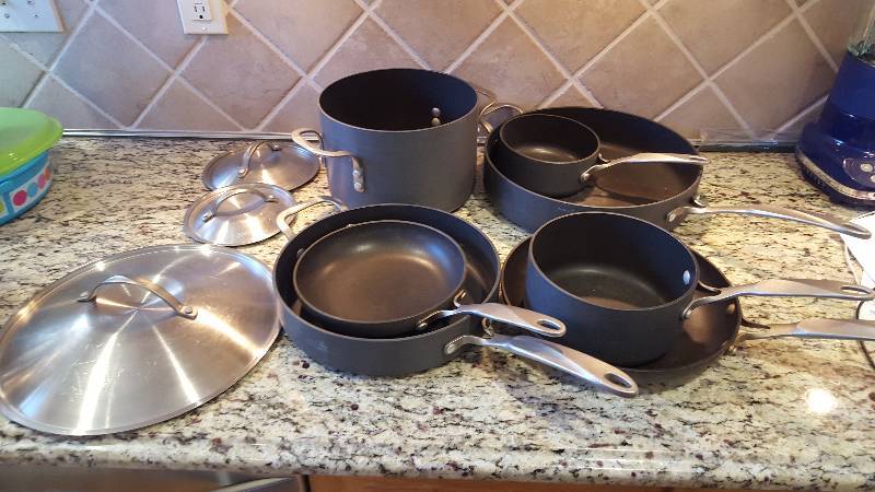 lot 1052 image: Caphlon nonstick cooking set