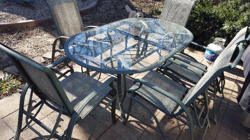 lot 1057 image: Glass top patio table with six chai...