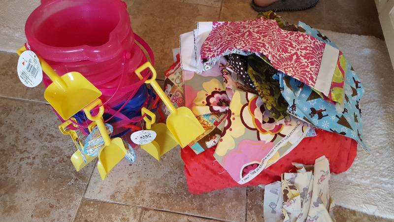 lot 1090 image: Large lot of fabric and plastic buc...