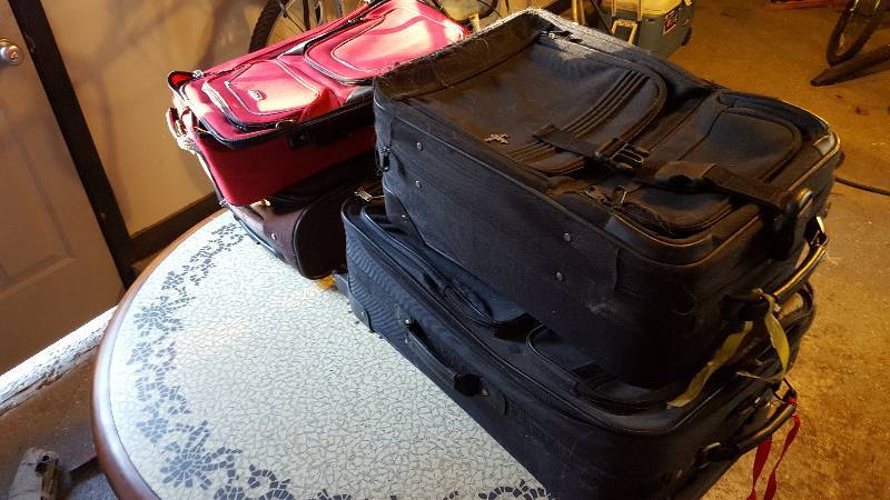 lot 1098 image: (4) suitcases...