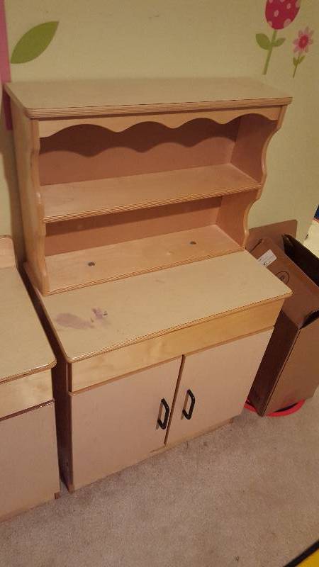 lot 1108 image: Child Craft maple bakers rack