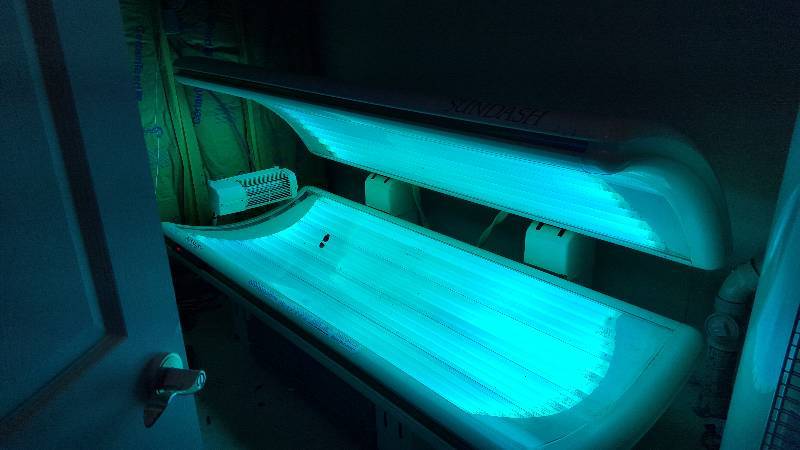 lot 1110 image: Sundash tanning bedNewer bu...