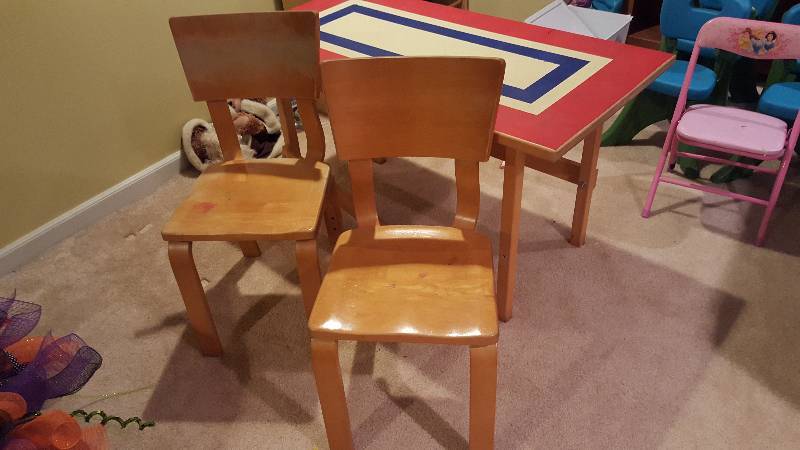 lot 1114 image: Wooden table with (2) wooden chairs...