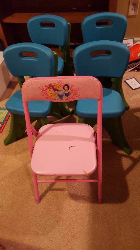 lot 1115 image: (5) kids chairs...