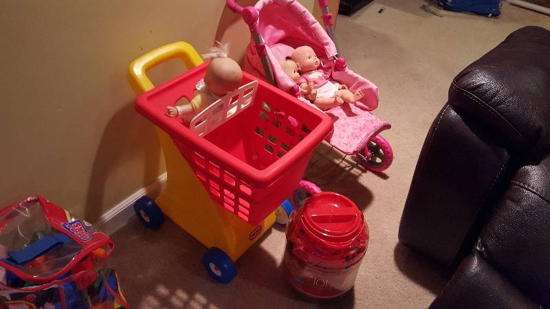 lot 1121 image: Shopping cart, stroller and bucket ...