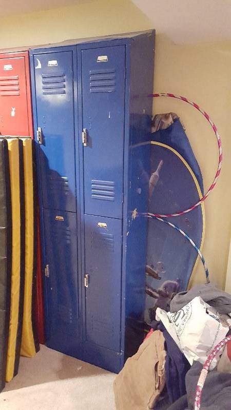 lot 1127 image: Blue 4 opening locker