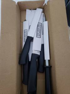 lot 75118 image: Farberware 30-Piece Spin N Store Rotating Carousel Knife and Tool Set
