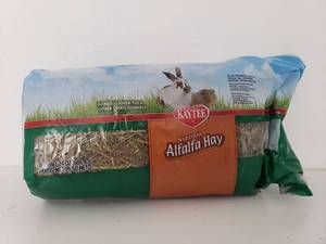 lot 75121 image: Kaytee All Natural Alfalfa Mini Bale Small Animal Food , 24 oz.
