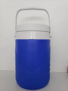 lot 75156 image: Coleman 1-Gallon Jug with Top Handle, Blue