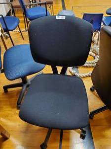 lot 132 image: Black Padded Office Chair on wheels