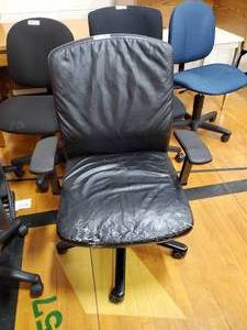 lot 135 image: Black Padded Office Chair with arms on wheels
