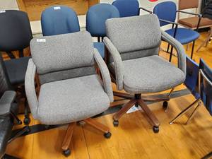 lot 137 image: 2 Grey rolling office chairs