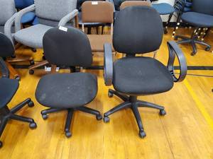 lot 143 image: 2 Black Padded Rolling Office Chairs