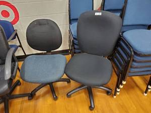 lot 144 image: 2 Black Padded Rolling Office Chairs