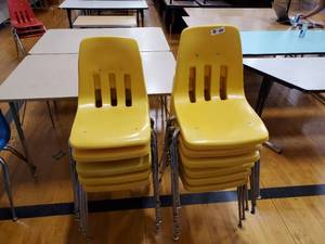lot 164 image: Lot of 11 Yellow Childrens School Chairs