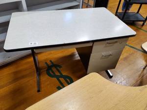 lot 239 image: Metal Based Desk With Drawers 48 in x 28 in x 29 in