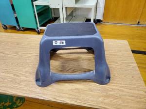 lot 284 image: Gray Step Stool