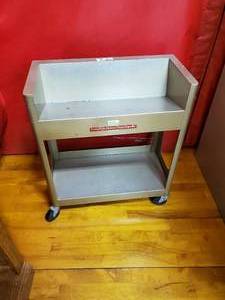 lot 289 image: Small Metal Rolling Cart