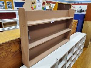 lot 333 image: Small Wall Shelf 28x6x45