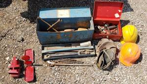 lot 6019 image: Tool boxes, hand tools, hazard reflectors, hard hats, knee pads