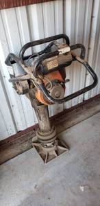 lot 7426 image: Robin gas Powered Single foot compactor - EC100