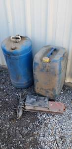 lot 7430 image: Liquid containers & Screed Vibe concrete Vibrator