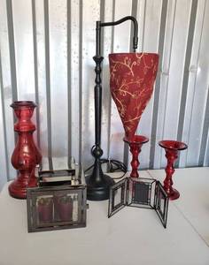 lot 8175 image: Red Home Decor