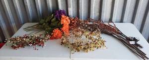 lot 8187 image: Faux Flowers and Beaded Accents (1 is lighted)