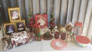 lot 8188 image: Christmas Decor