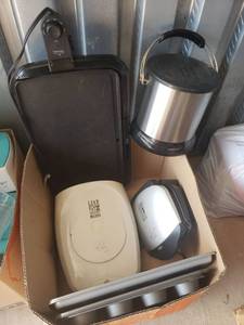 lot 8200 image: Small Kitchen Appliances, Oven Mitts and Baking Pans
