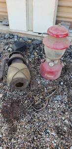 lot 9274 image: Coleman lantern, old lantern & metal trap