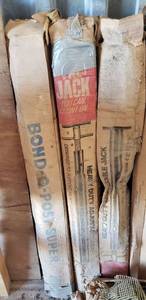 lot 9287 image: 6 Heavy duty adjustable load jacks