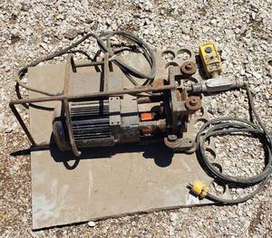 lot 9306 image: Electric wench - powers on