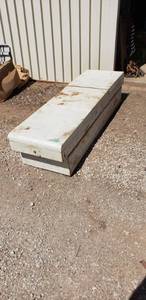 lot 9338 image: Truck bed tool box - no key 70x20x16 inches