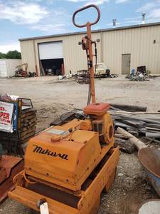 lot 2002 image: Mikasa Double Vibration Roller Model MDR-9  operated when parked but has not been used recently