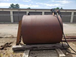 lot 2008 image: Wemac mfg. fuel tank with GPI electric pump - 5ftx6ft