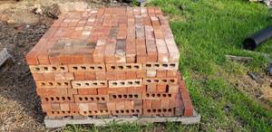 lot 2024 image: Pallet of Brick