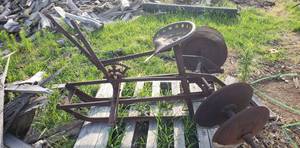 lot 2026 image: Pull Behind Potato Disc Plow  5 Ft wide