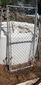lot 2043 image: Gate 32 in. x 71 in.