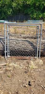 lot 2046 image: Gate 48 in. x 48 in.