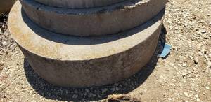 lot 2067 image: Concrete Ring