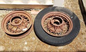 lot 2072 image: Pair of Metal Spoke Rims  17 in. and 18 in.