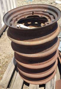 lot 2073 image: 5 Metal Rims  17 in. diameter