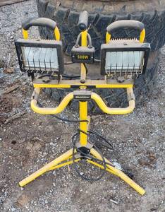 lot 1002 image: Work Force 500W 2 Lamp Shoplight