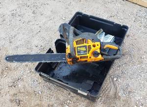 lot 1007 image: Poulan Pro 42cc  18in. Chainsaw  has compression and Case