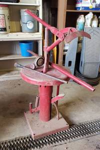 lot 1023 image: Tire Changer