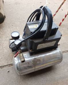 lot 1027 image: 3 Gallon Oilless Compressor Model CAC-3