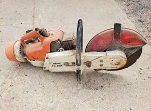 lot 1032 image: Stihl Cut Off Saw TS350