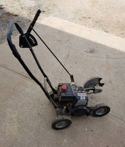 lot 1036 image: Craftsman 3.5HP Eager1 Edger Trimmer