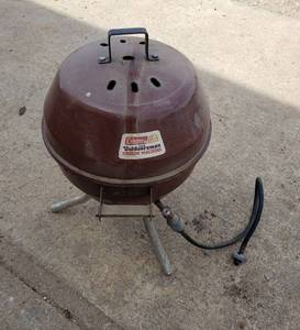 lot 1038 image: Coleman Gas Outdoorsman Cookin Machine